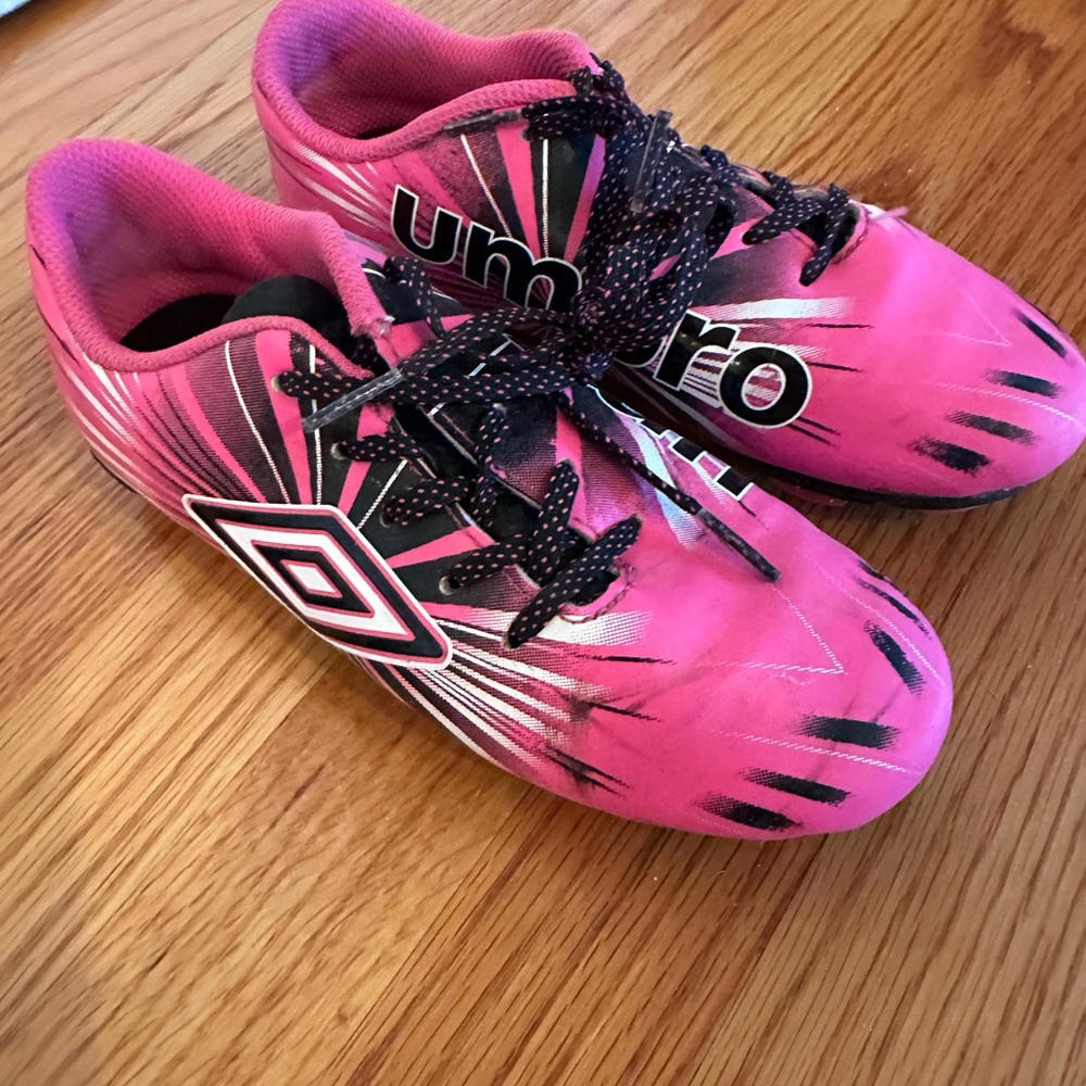 Umbro girls soccer cleats size youth 2